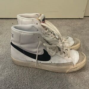 Nike Women’s Blazers Mid 77 Shoes